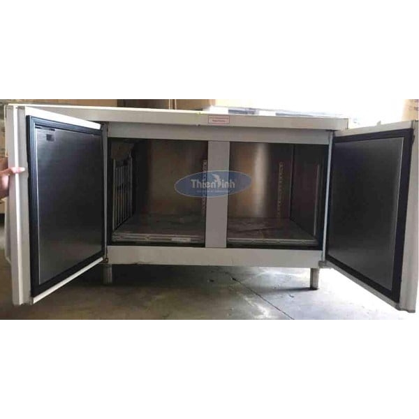 Bàn đông mát 2 cánh Berjaya BS2DCF5/Z 3 Bàn đông mát 2 cánh Berjaya BS2DCF5/Z được làm với chất liệu 304 không từ tính