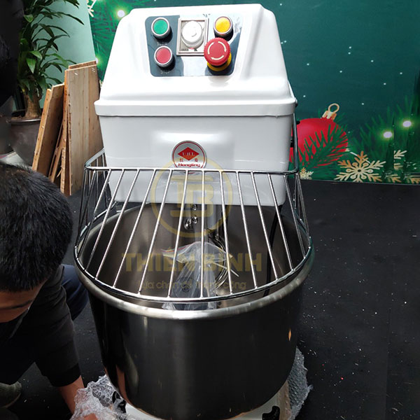 Máy trộn bột công nghiệp Hongling HS-30 (2 tốc độ) 3 Phía trên máy trộn bột Hongling HS-30