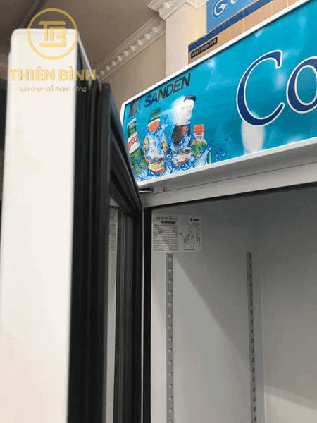 Tủ mát 1 cánh kính Sanden SPA-0353 4 Bên trong tủ mát Sanden SPA-0353