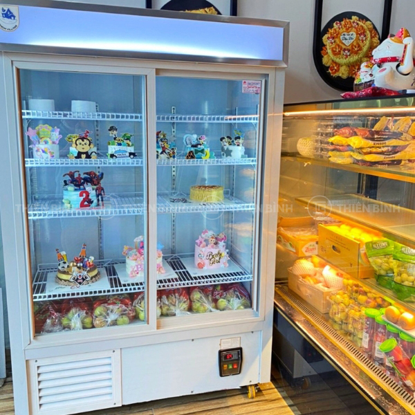 Tủ mát trưng bày quạt lạnh Snow Village LC-1200L (cửa lùa) 5 Tủ mát Snow Village LC-1200L (cửa lùa) tại điểm bán