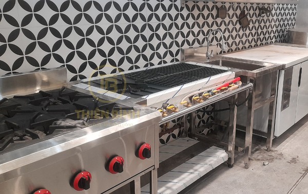 Bếp gas công nghiệp 1 họng lớn 8 họng nhỏ 4 Sử dụng bếp dàn 1 họng to 8 họng nhỏ