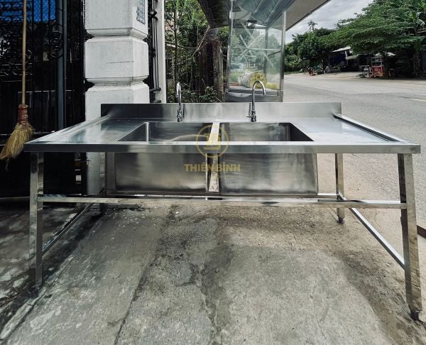 Chậu rửa công nghiệp đôi inox có 2 bàn phụ 2 Ảnh chậu rửa công nghiệp đôi inox có 2 bàn phụ