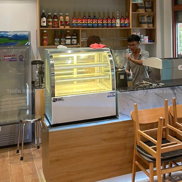 Tủ bánh mini kính cong để bàn 70 cm Snow Village GB-100 7 Ảnh tủ bánh mini Snow Village GB-100 tại điểm bán