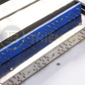 Bàn đẩy tự động có ghim giữ thịt