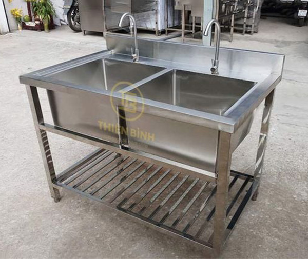 Chậu rửa công nghiệp inox đôi có giá nan dưới 3 Hình ảnh chậu rửa công nghiệp inox đôi có giá nan dưới