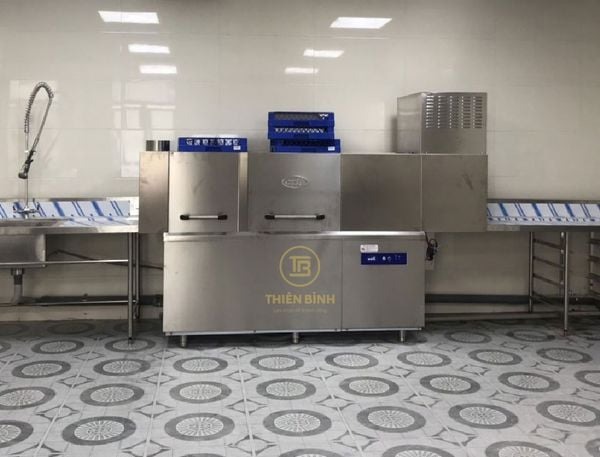 Máy rửa bát băng chuyền Ozti OBK 2000 2 Hình ảnh máy rửa bát băng chuyền Ozti OBK 2000