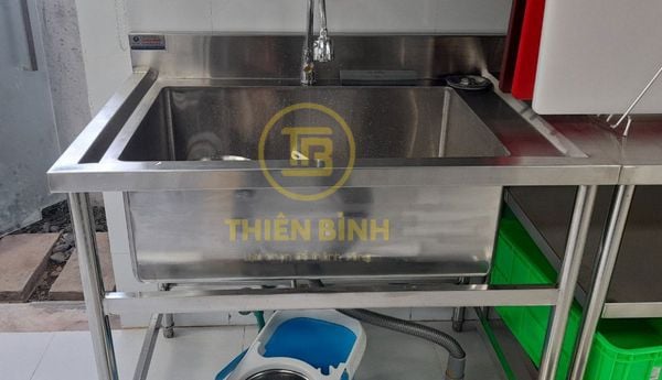 Chậu rửa công nghiệp đơn inox 8 Hình ảnh thực tế chậu rửa công nghiệp đơn inox
