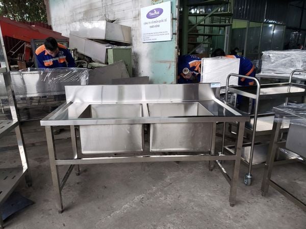 Chậu rửa inox đôi có hố chậu to 5 Hình ảnh thực tế của chậu rửa inox đôi có hố chậu to