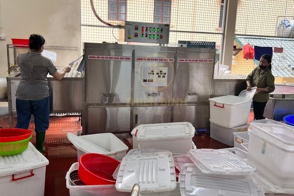 Máy rửa khay công nghiệp TB-618 5 Hình ảnh máy rửa khay công nghiệp TB-618