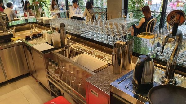 Quầy pha chế inox TB-QBM09 2 Quầy pha chế inox TB-QBM09 tại quán