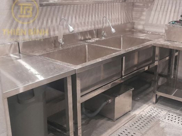 Thùng lọc mỡ inox 90 lít 4 Thùng lọc mỡ inox 90 lít tại khu bếp