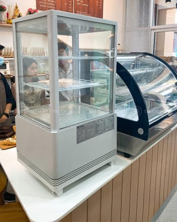 Tủ trưng bày bánh 3 tầng để bàn Sanden SAG-0585C 2 tủ trưng bày bánh 3 tầng để bàn Sanden SAG-0585C