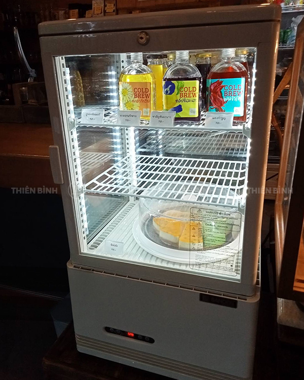 Tủ trưng bày bánh 3 tầng để bàn Sanden SAG-0585C 4 tủ trưng bày bánh 3 tầng để bàn Sanden SAG-0585C