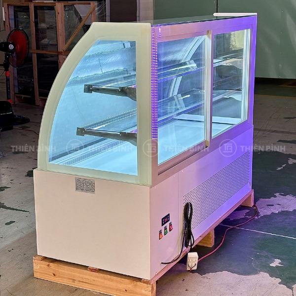 Tủ trưng bày bánh 3 tầng 1m5 kính cong Lightcool LC-1500 3 tủ trưng bày bánh 3 tầng 1m5 kính cong Lightcool LC-1500