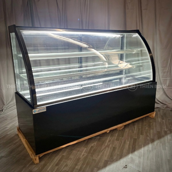 Tủ trưng bày bánh 3 tầng 1m8 kính cong Lightcool LC-1800 2 Tủ trưng bày bánh 3 tầng 1m8 kính cong Lightcool LC-1800 - Hình ảnh 2