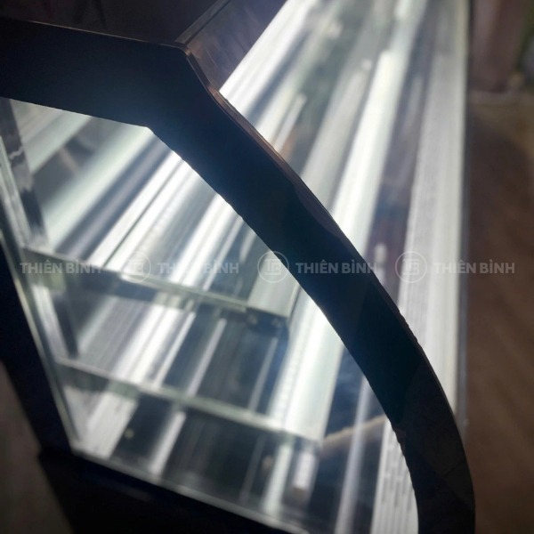 Tủ trưng bày bánh 3 tầng 1m8 kính cong Lightcool LC-1800 4 tủ trưng bày bánh 3 tầng 1m8 kính cong Lightcool LC-1800