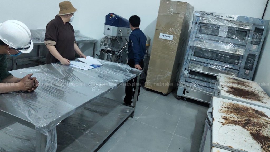 Thiết kế cung cấp thiết bị làm bánh cho Học viện Phật Giáo Việt Nam 9 Chủ đầu tư nhận bàn iao kiểm tra các máy móc