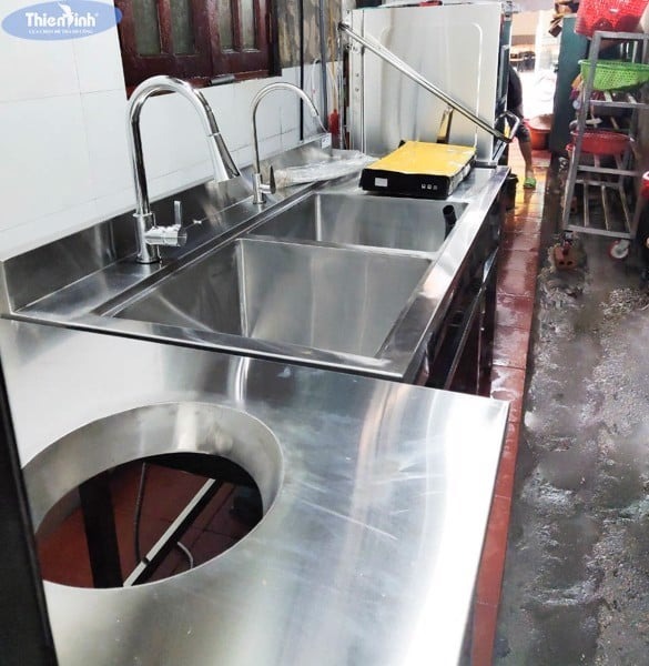 Thiên Bình cung cấp toàn bộ thiết bị bếp cho chuỗi cửa hàng Cơm Sạch Bà Liên 6 Hệ thiết bị inox chất lượng cao được sản xuất phù hợp với không gian sử dụng