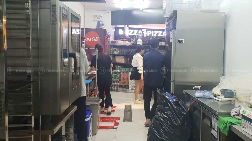 Thiết kế và cung cấp thiết bị bếp nhà hàng Goobne Chicken 8 Bếp nhà hàng Goobne đi vào hoạt động