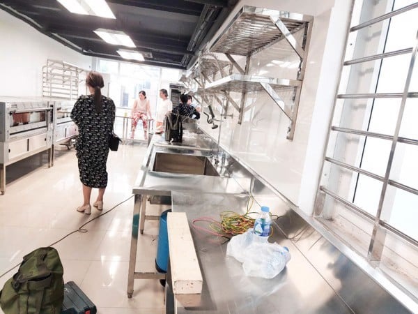 Thiên Bình cung cấp và thiết kế bếp làm bánh cho Tiệm bánh Men Chúa - 11B Trần Quốc Toản 2 Để có 1 tiệm bánh chuyên nghiệp, nên lựa chọn đơn vị thiết kế và cung cấp thiết bị bếp bánh uy tín