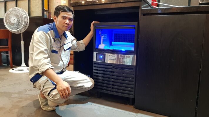 Thiên Bình lắp đặt máy làm đá Fuji Air FR60