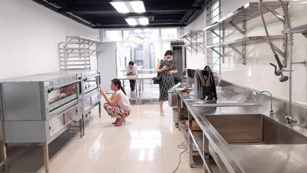 Thiên Bình cung cấp và thiết kế bếp làm bánh cho Tiệm bánh Men Chúa - 11B Trần Quốc Toản 1 Thiên Bình là đơn vị thiết kế và cung cấp thiết bị cho tiệm bánh Men Chúa