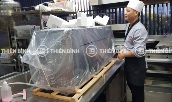 Cung cấp lò nướng Salamander 6 họng cho nhà hàng hải sản Nhật Bản HATOYAMA 2 Thiên Bình giao lò nướng salamander 6 họng Rinnai RSB-926N cho nhà hàng