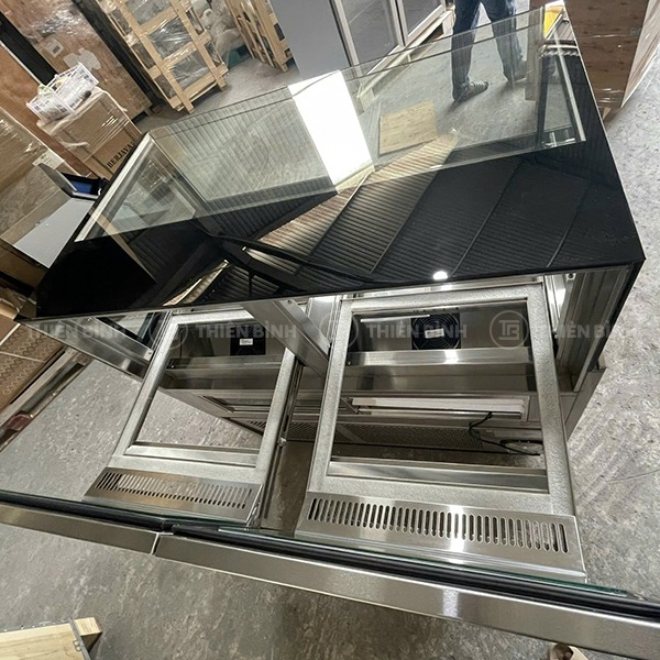 Tủ trưng bày bánh 1m2 kính vuông Berjaya RDS-M-12 3 Ngăn kéo Tủ trưng bày bánh 1m2 kính vuông Berjaya RDS-M-12