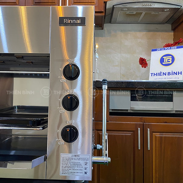 Lò nướng Salamander gas 3 họng Rinnai RSB-923N 8 Núm chỉnh nhiệt