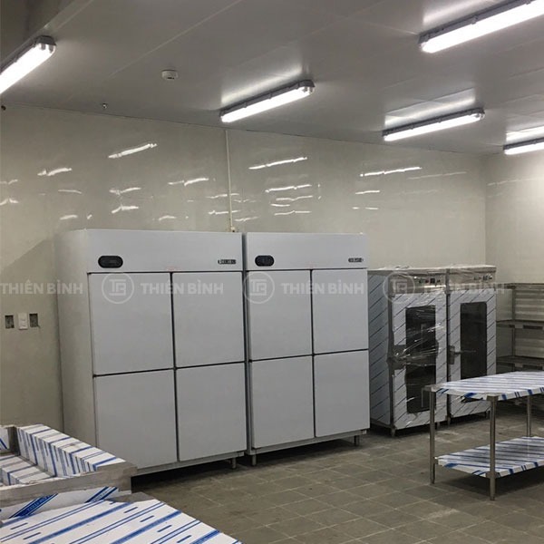 Tủ đông 4 cánh Berjaya BS4DUF/Z 6 Sử dụng tủ đông 4 cánh Berjaya BS4DUF/Z trong bếp công nghiệp