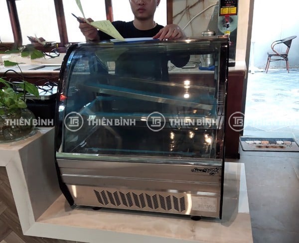 Cung cấp tủ bánh kem cho C+ Coffee - Vĩnh Phúc 4 Tủ bánh kem 70cm kính cong Snow Village Thiên Bình giao cho C+ Coffee